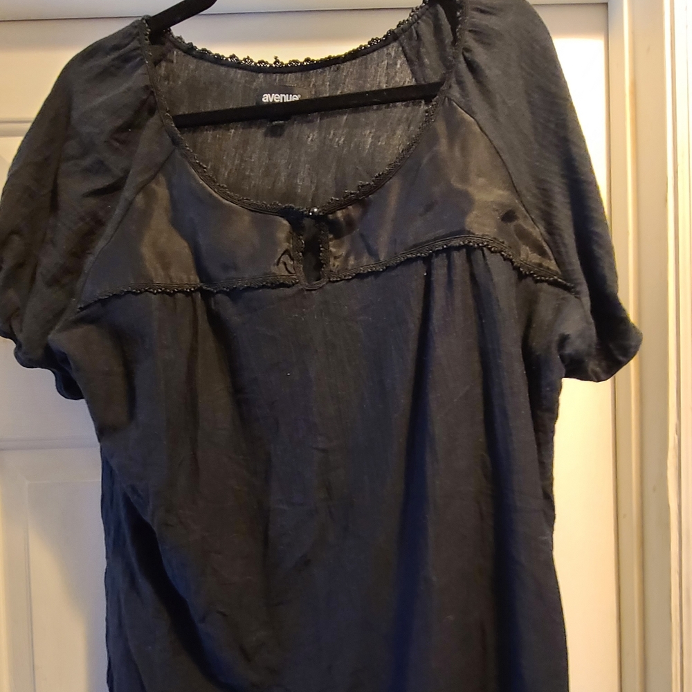Avenue Black Short Sleeve Top with lace trim